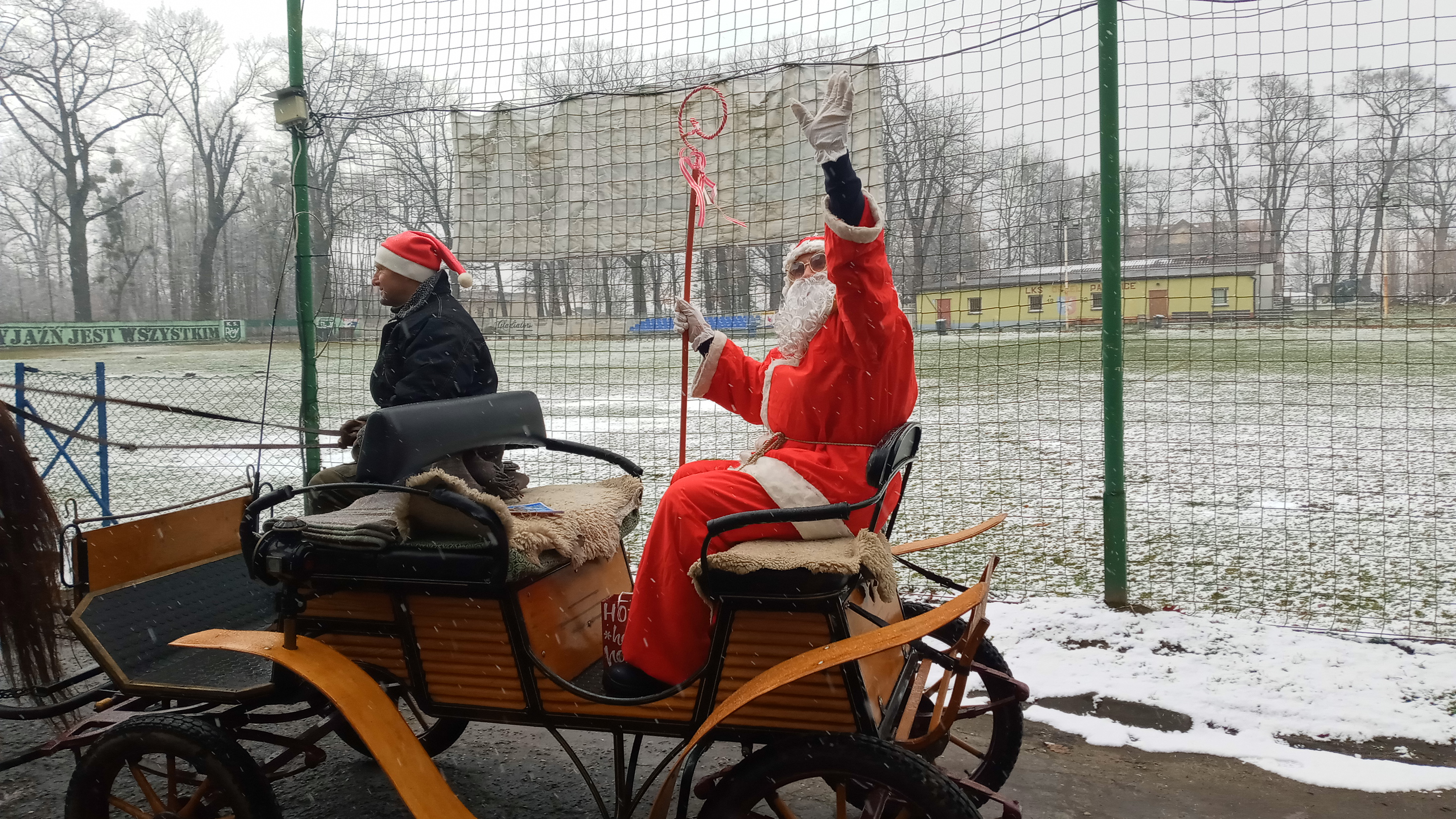 św. Mikołaj na bryczce