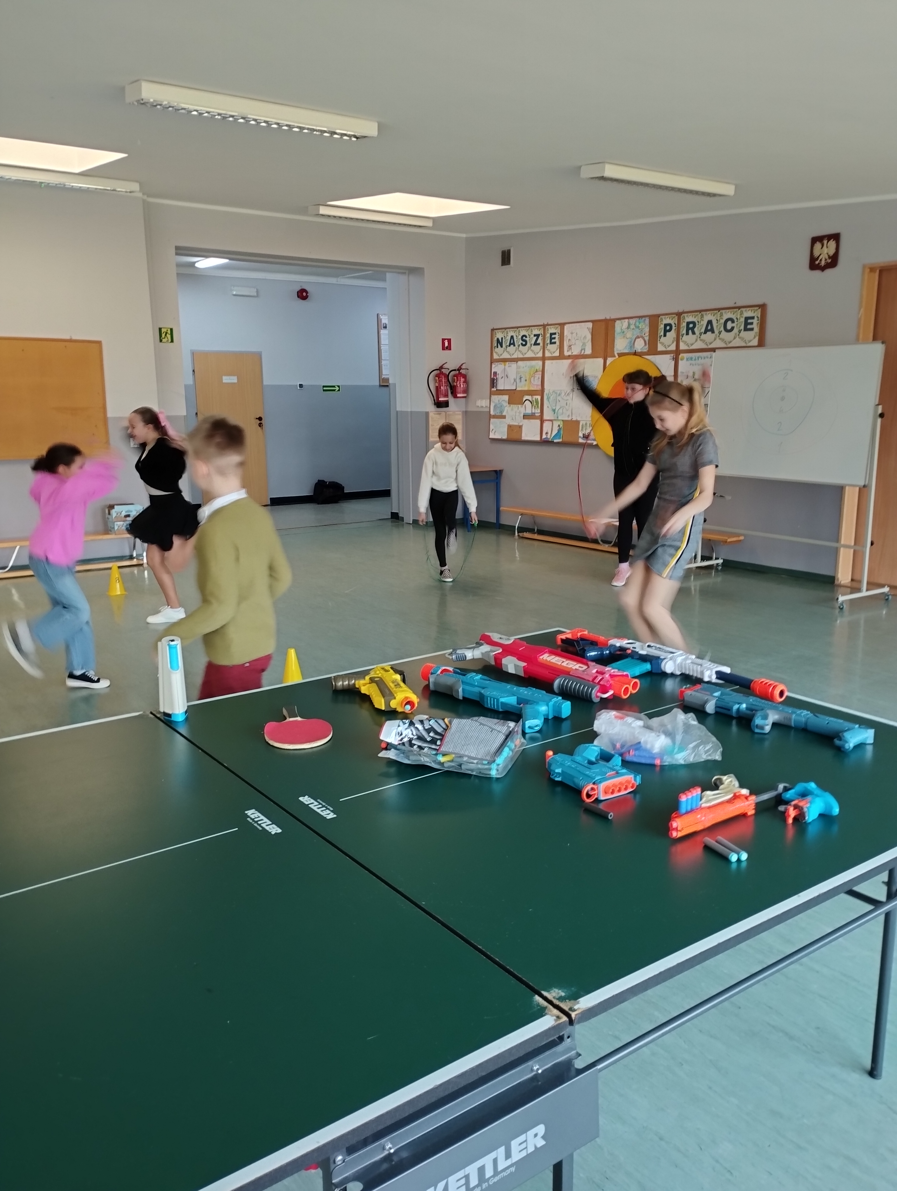GODZINY PRACY PEDAGOGA SZKOLNEGO/ SPECJALNEGO 21 godzin      • poniedziałek  08.00 – 12.30  (Wiktoria)  4,5     • wtorek 09.00 – 12.30 3,5       • środa  08.00 – 13.30   (Tobiasz i Lena,  Julia, Tomasz, Dominika, Mateusz, Henio 11.45 – 13.30)5,5     • czwartek 08.00 – 12.30  4,5 (Dominika)     • piątek 09.35 -  12.35    3 (Amelia, Paulina V)    INNE ZAJĘCIA:     • godzina wychowawcza poniedziałek 12.45 – 13.30        • Zajęcia korekcyjno – kompensacyjne 1,5/ 0,25:      • Lilianna G., Olivier, Olek wtorek12.40 – 13.30     • Lilianna S piątek 8.50 – 9.35      • dostępność piątek 7.50 – 8.50