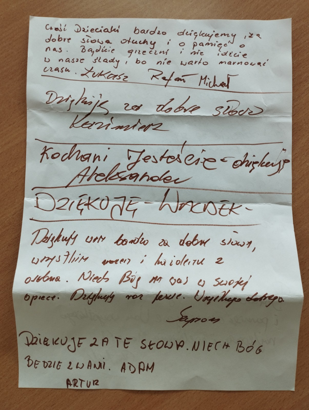Listy pisane przez więźniów.