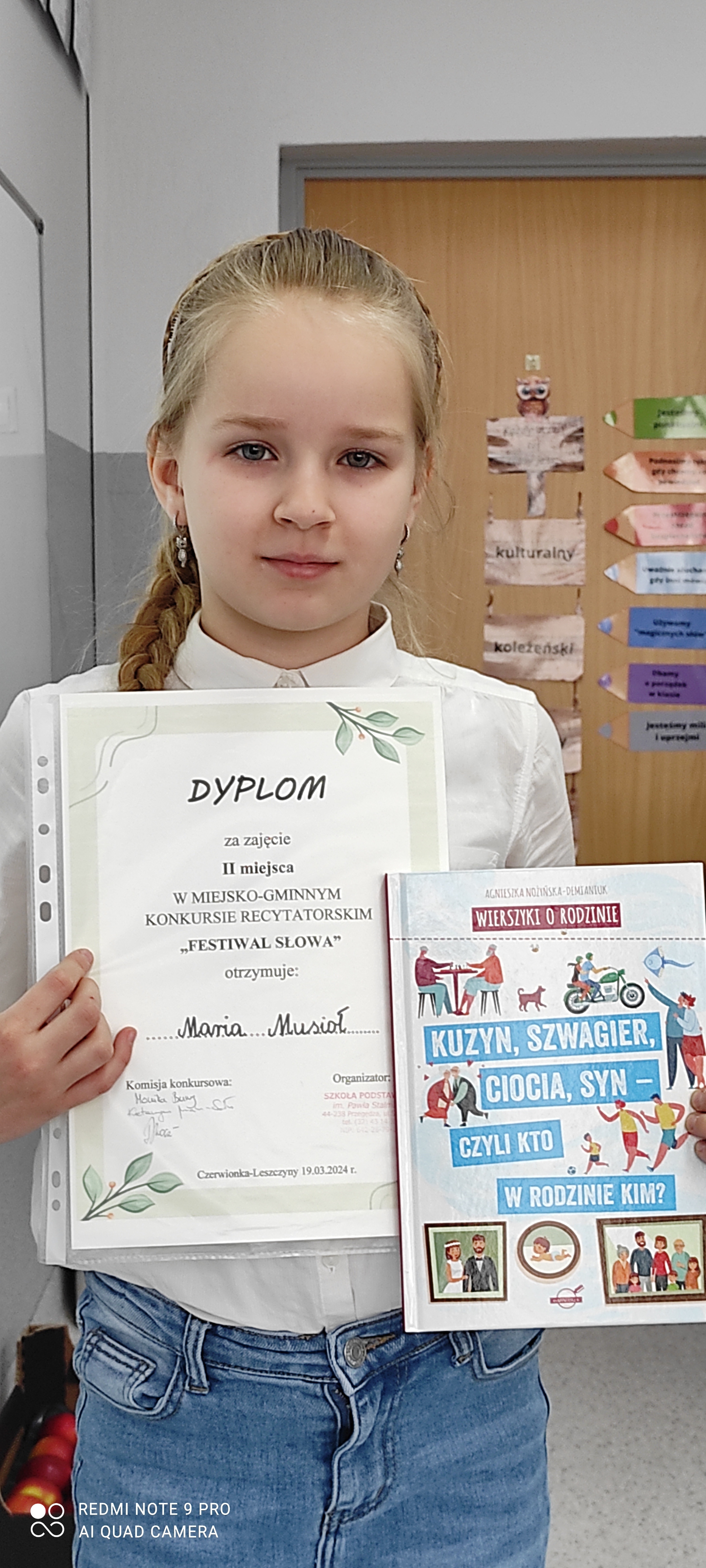 Uczennice z wyróżnieniem w konkursie recytatorskim