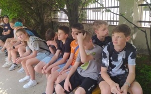 Uczniowie klasy siódmej i ósmej w trakcie wycieczki do Zawoi. (8)
