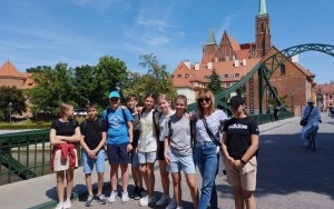 Siódmo i ósmoklasiści w trakcie zwiedzania Wrocławia (5)