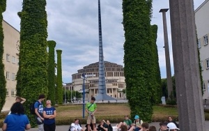 Siódmo i ósmoklasiści w trakcie zwiedzania Wrocławia (3)