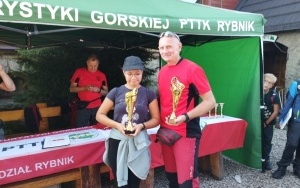 Uczniowie klasy siódmej i ósmej w trakcie rajdu górskiego (7)