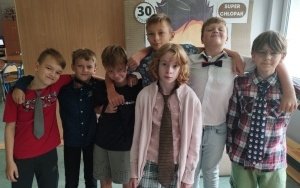 Uczniowie w trakcie szkolnych obchodów Dnia Chłopaka (7)