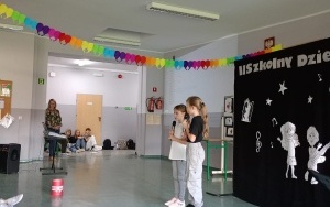 Uczniowie w trakcie występów i prezentacji w ramach II Szkolnego Dnia Talentów (8)