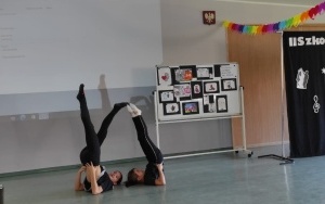 Uczniowie w trakcie występów i prezentacji w ramach II Szkolnego Dnia Talentów (1)