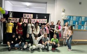 Wspólna zabawa uczniów klas IV-VIII na karnawałowej dyskotece  (4)