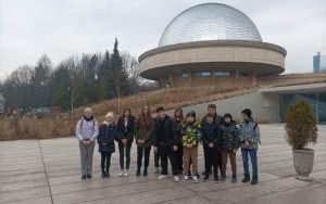 Uczniowie klas IV-VI w trakcie warsztatów w Planetarium (7)