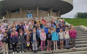 Uczniowie klas I - III w trakcie wycieczki do planetarium (8)