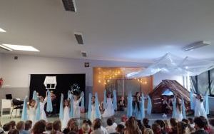 Uczniowie naszej szkoły w trakcie jasełek (10)