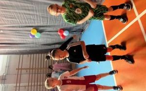 Uczniowie klas młodszych na balu (5)