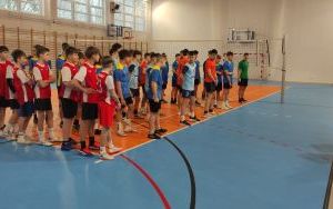 Uczniowie w trakcie sportowej rywalizacji (1)