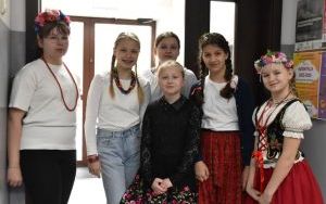 Społeczność szkolna w trakcie obchodów dnia śląskiego (12)