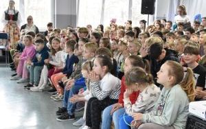 Społeczność szkolna w trakcie obchodów dnia śląskiego (8)