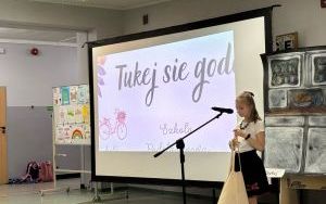 Społeczność szkolna i zaproszeni gości w trakcie dnia śląskiego 