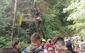 Uczniowie szkoły na trasie na Biskupią Kopę (4)