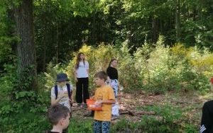 Uczniowie szkoły na trasie na Biskupią Kopę (7)
