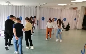 Uczniowie w trakcie występów na uroczystości z okazji dnia matki. (8)