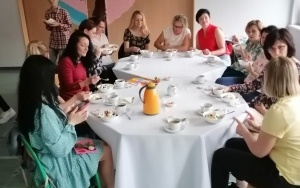Mamy w trakcie uroczystości dnia matki w klasie VI (2)