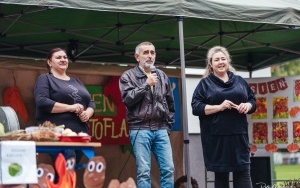 społeczność lokalna w trakcie festynu z okazji Dnia Kartofla (4)