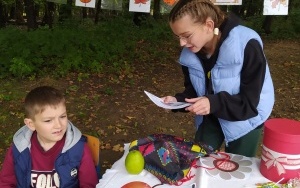 Społeczność lokalna w tym szkolna na festynie z okazji Dnia Kartofla (5)