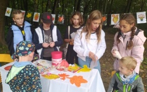 Społeczność lokalna w tym szkolna na festynie z okazji Dnia Kartofla (3)