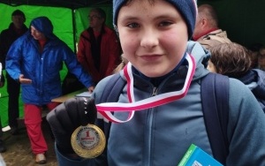 Społeczność szkolna w trakcie rajdu górskiego (4)