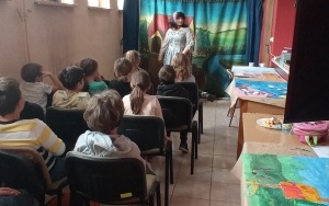 Uczniowie szkoły w trakcie bajkowych warsztatów dla uczniów uczących się języka mniejszości (9)