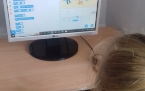 Uczniowie klas II i III  w trakcie zajęć w ramach Europejskiego Tygodnia Kodowania (3)
