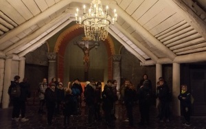 Uczniowie szkoły w trakcie wycieczki do Kopalni Soli w Wieliczce (6)