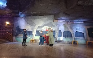 Uczniowie szkoły w trakcie wycieczki do Kopalni Soli w Wieliczce (1)